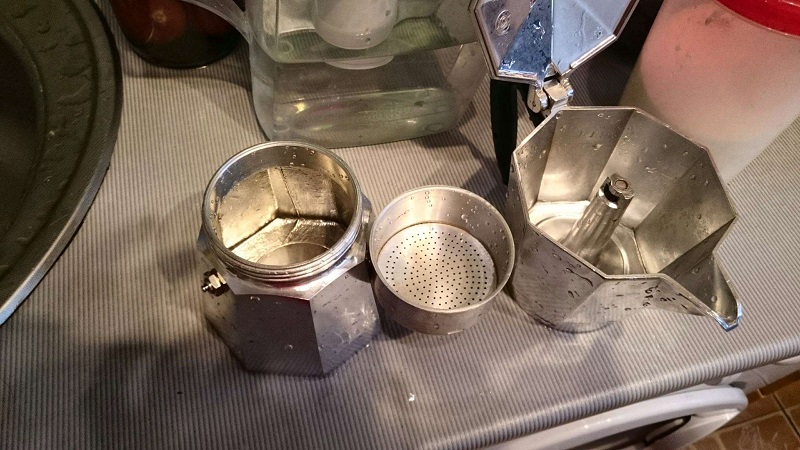 как чистить гейзерную кофеварку как чистить гейзерную кофеварку