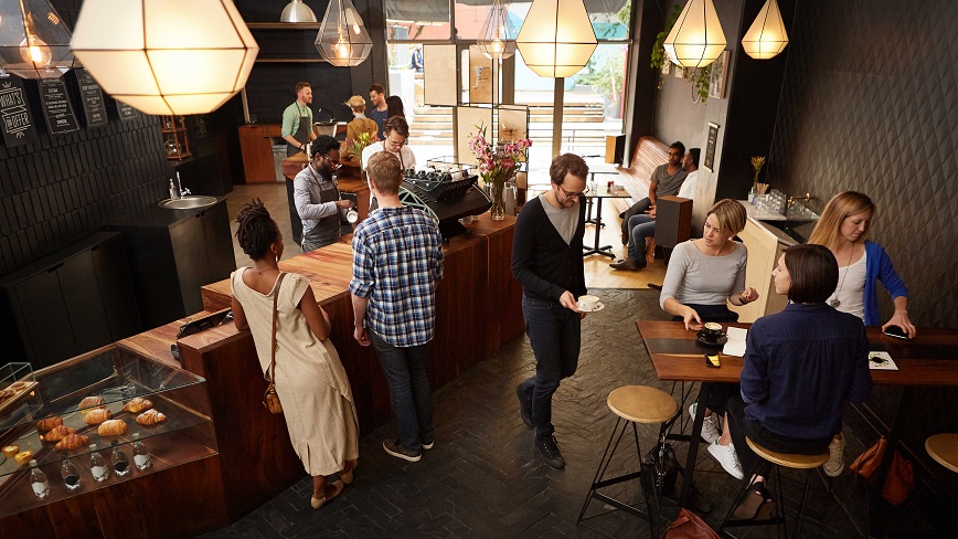 люди пришли пить вкусный specialty кофе