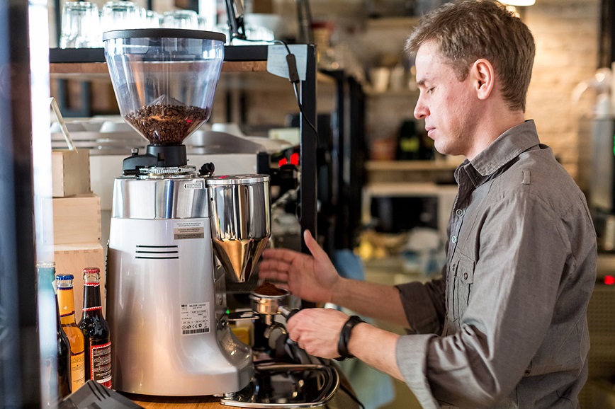 кофемолка в кофейне